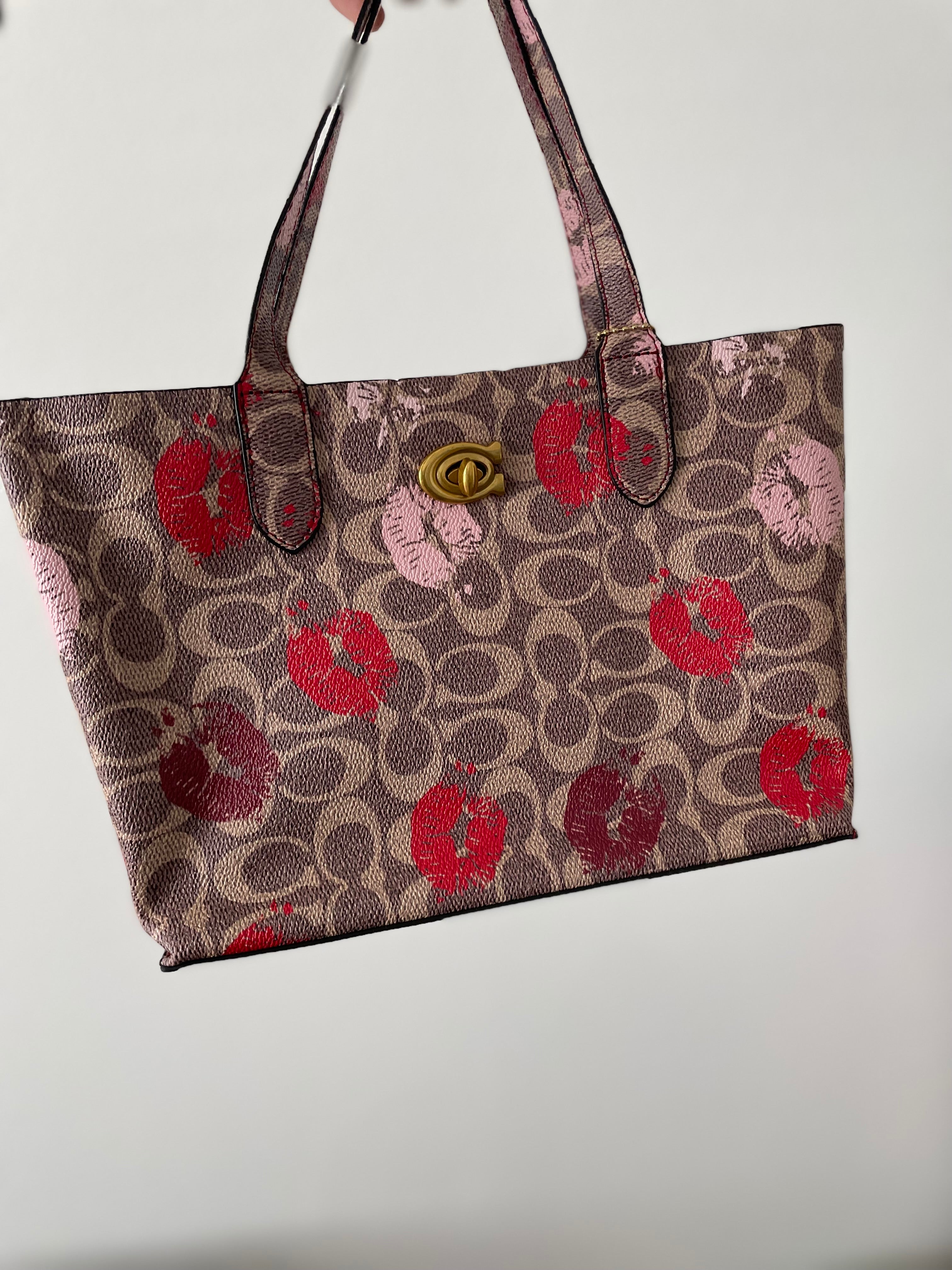 kissy Tote Bag